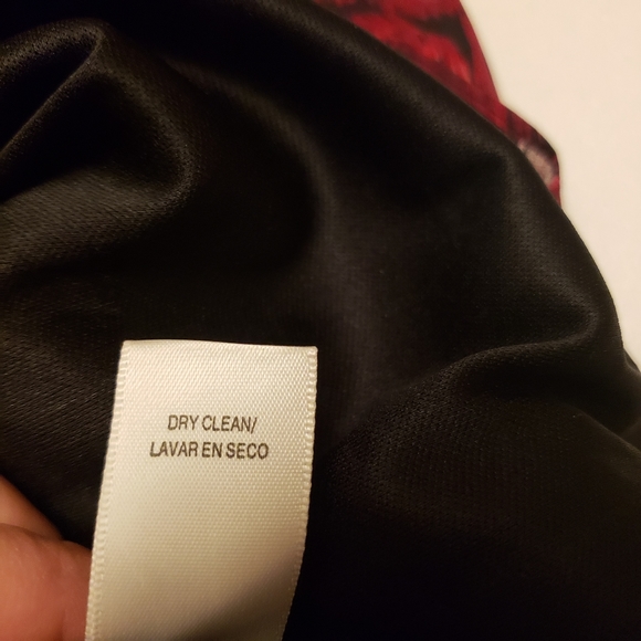 Sleeveless Maroon Pocket Dress - Picture 14 of 16